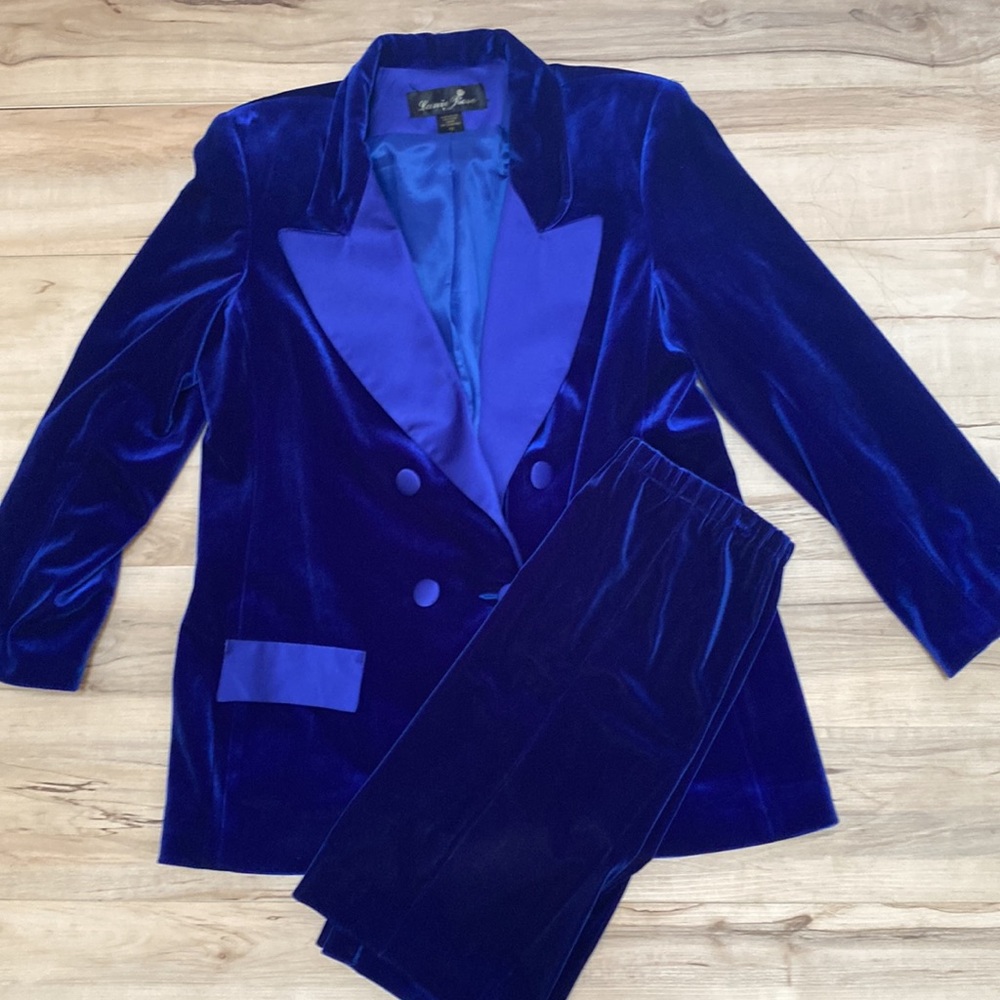 Signature Design Royal Blue Velvet Double-Breasted Blazer